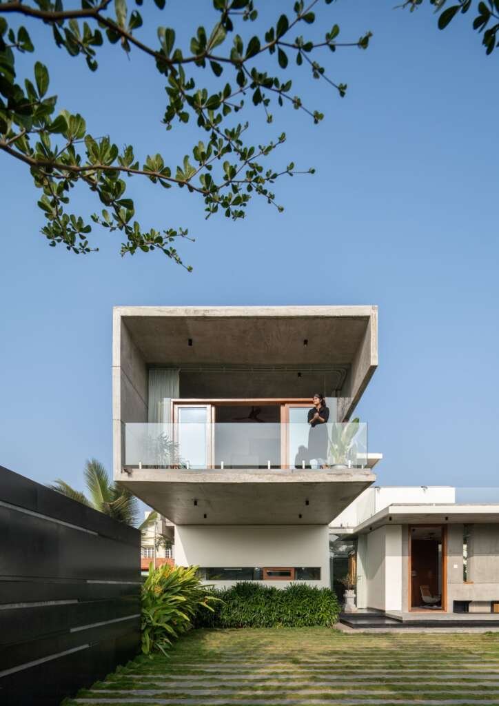 The Quarry House by Crest Architects: A Minimalist Masterpiece Rooted in Nature and Concrete