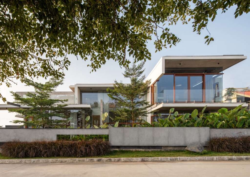 The Quarry House by Crest Architects: A Minimalist Masterpiece Rooted in Nature and Concrete