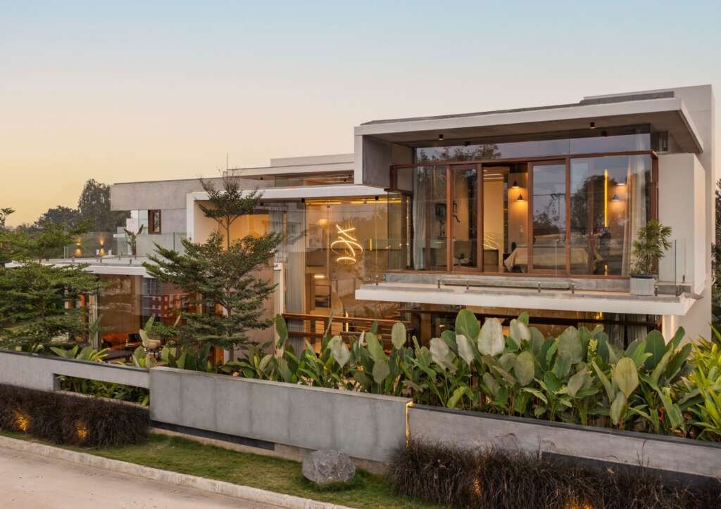 The Quarry House by Crest Architects: A Minimalist Masterpiece Rooted in Nature and Concrete
