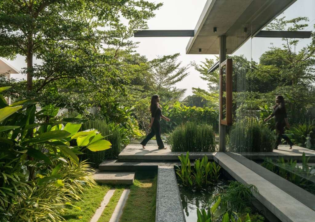 The Quarry House by Crest Architects: A Minimalist Masterpiece Rooted in Nature and Concrete