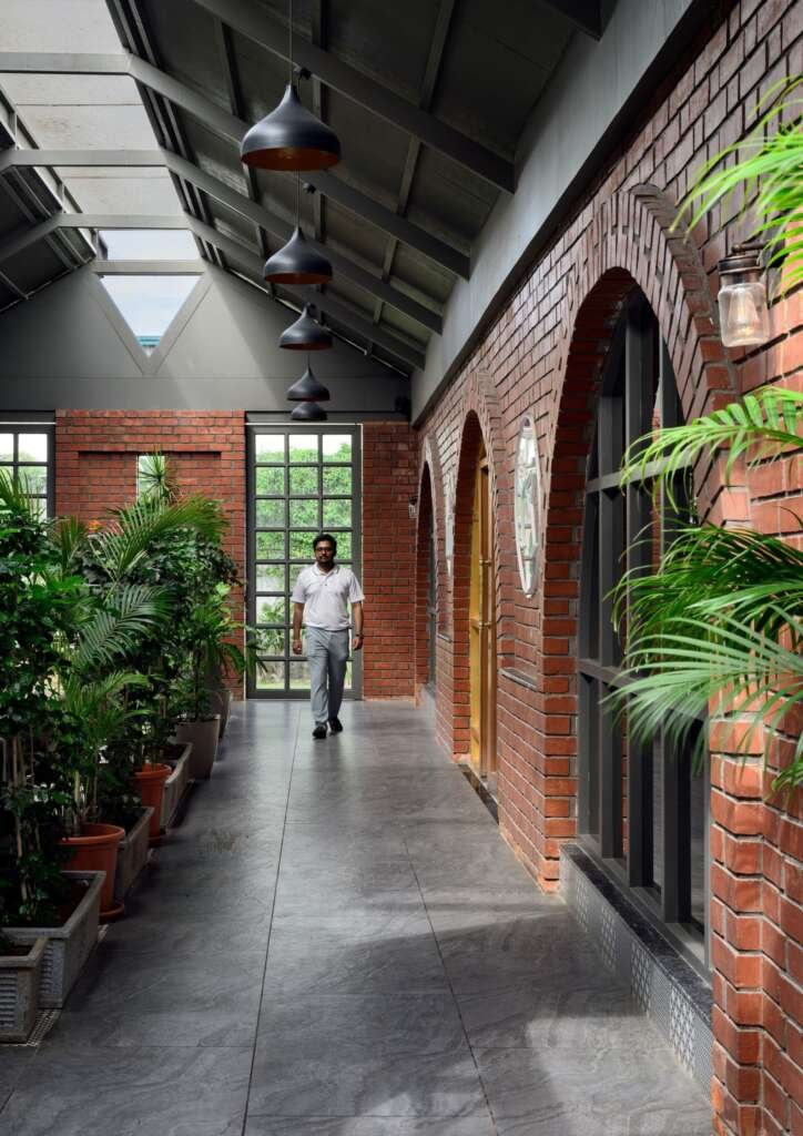 The Brick Arch Restaurant by AD+Atelier: A Contemporary Ode to Vernacular Architecture in Pune