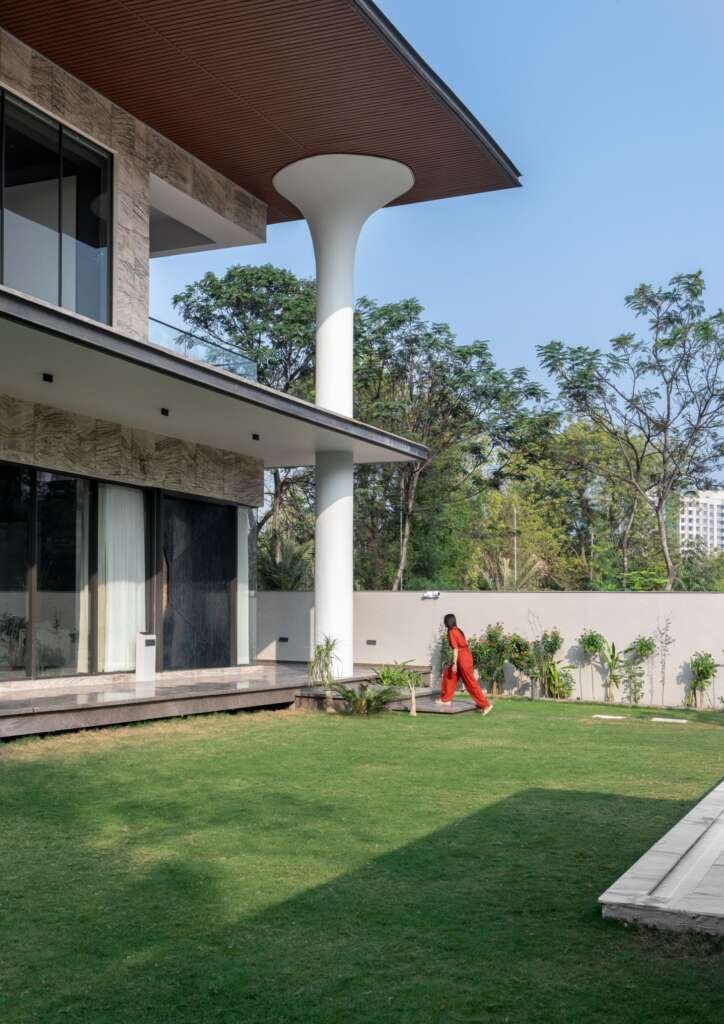Sculpted Elegance: A Luxurious Contemporary Villa by Squelette Design That Blends Geometry, Light, and Nature