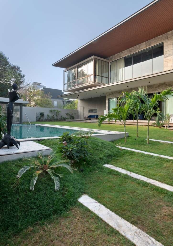 Sculpted Elegance: A Luxurious Contemporary Villa by Squelette Design That Blends Geometry, Light, and Nature