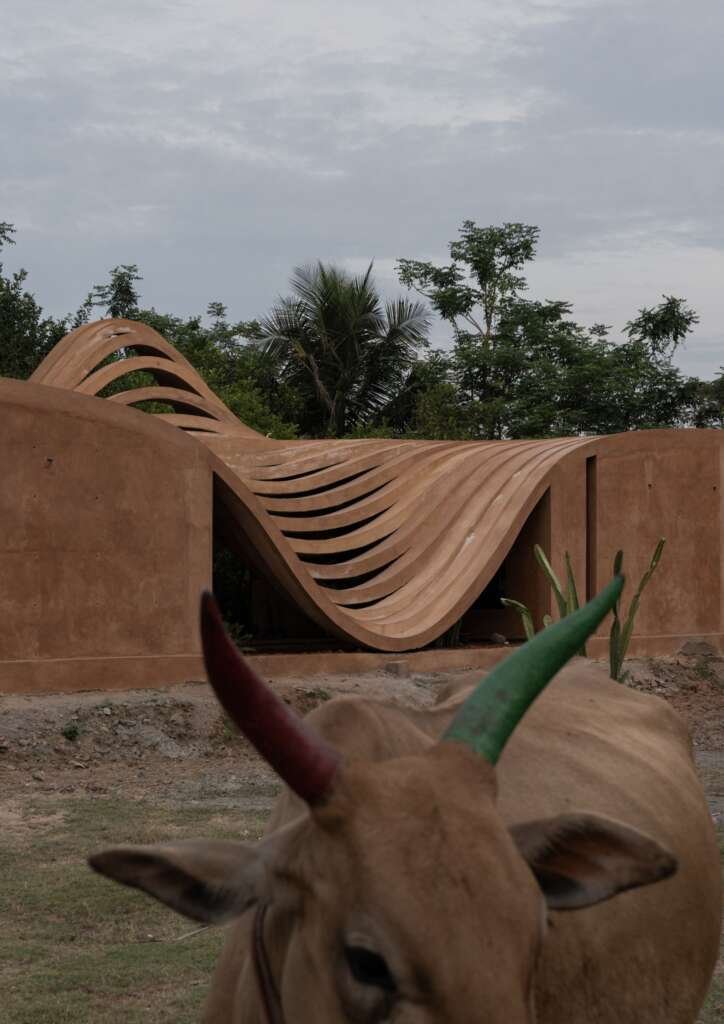 Vaazh: A Handcrafted Earth Home Embracing Nature