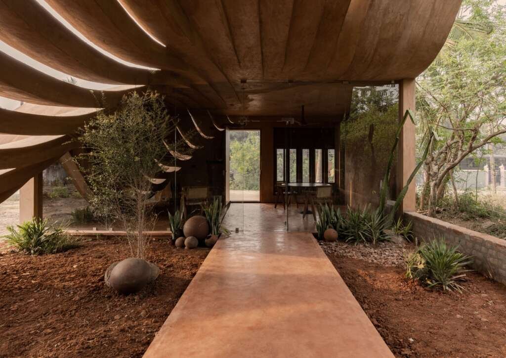 Vaazh: A Handcrafted Earth Home Embracing Nature
