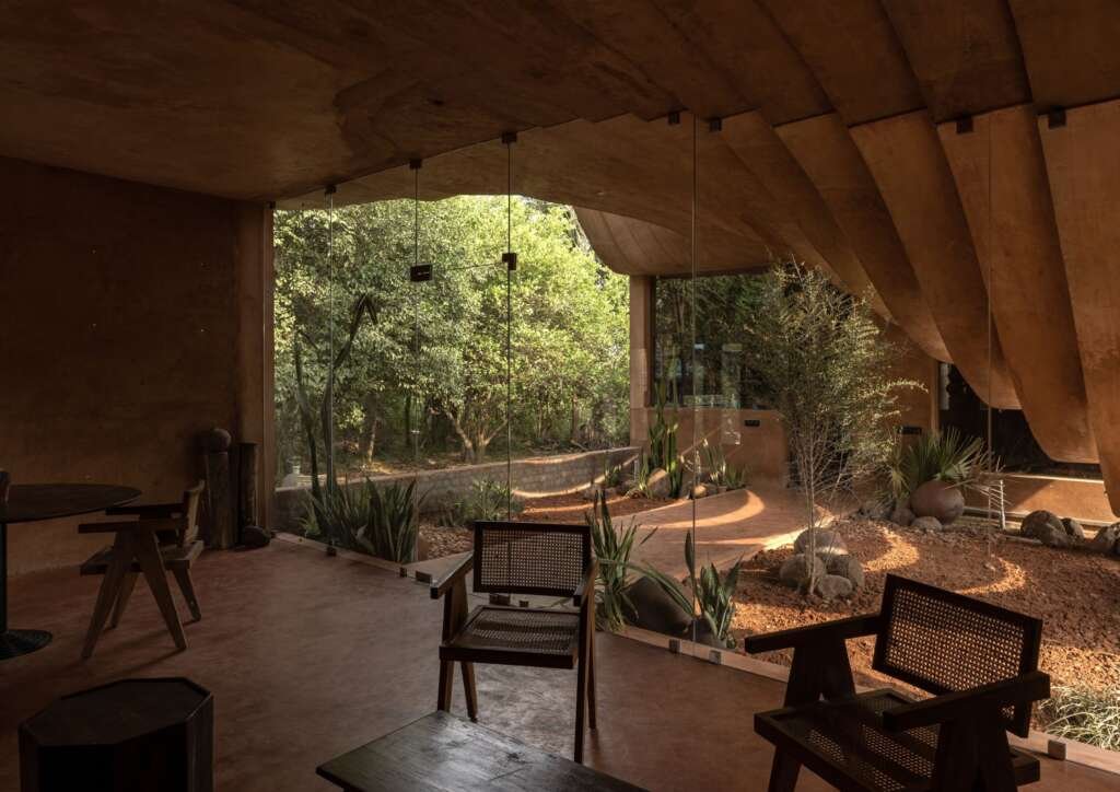 Vaazh: A Handcrafted Earth Home Embracing Nature