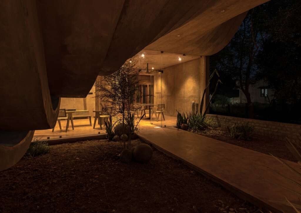 Vaazh: A Handcrafted Earth Home Embracing Nature