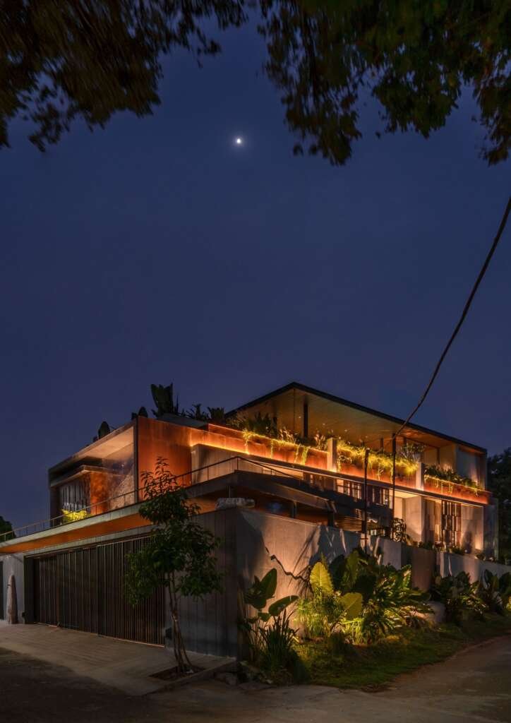 Western Valley House by STO.M.P: A Tranquil Lakeside Bungalow Rooted in Natural Architecture