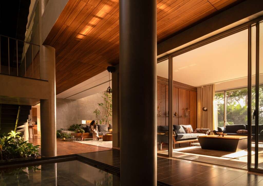 Western Valley House by STO.M.P: A Tranquil Lakeside Bungalow Rooted in Natural Architecture