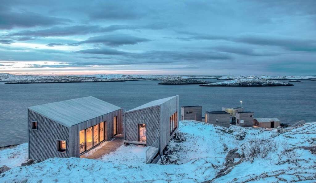 Resilient Arctic architecture using compact forms for heat retention