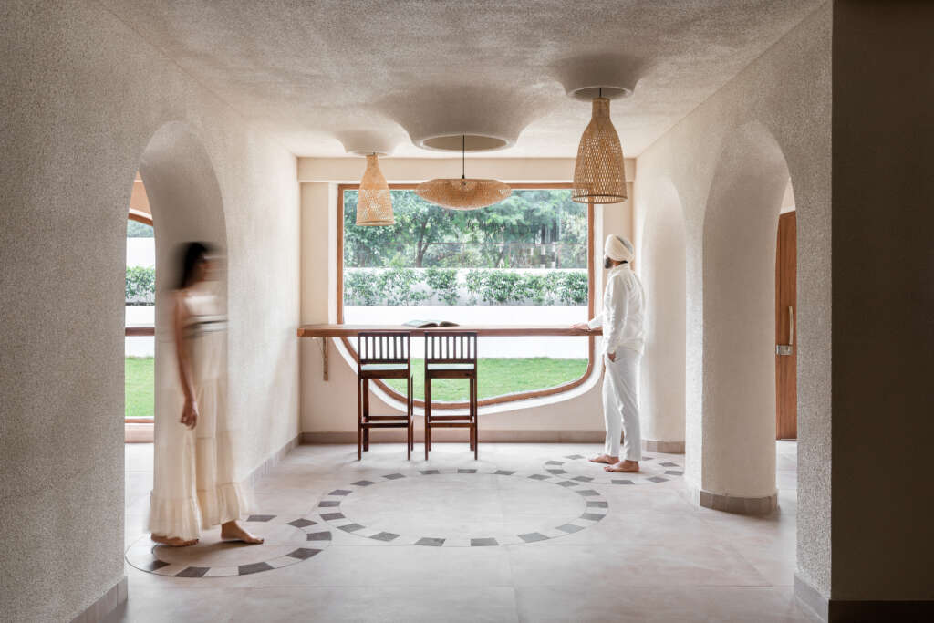 This Playful Cave-Like Studio Inspires Creativity Across Ages—Without Leaving Function Behind 1 04