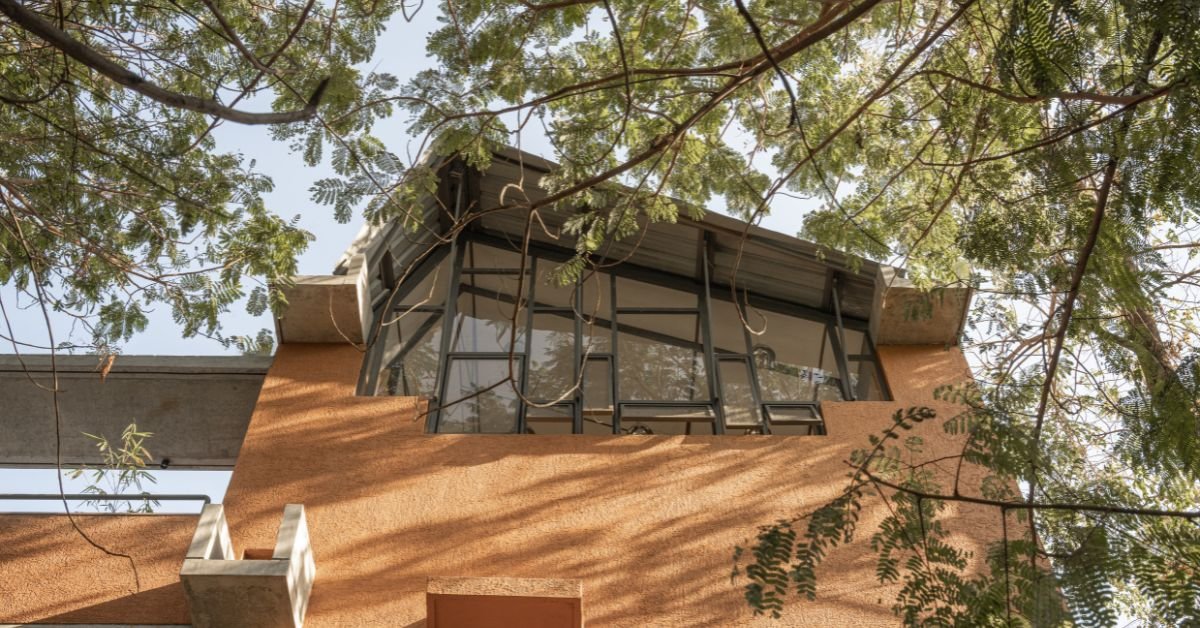 This rooftop studio in Ahmedabad opens to tree-lined skies but works like a modern oasis