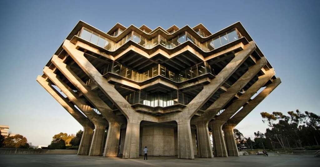 Brutalist Architecture Is Back: Why Concrete Buildings Feel Modern Again 1 iconic brutalist building featuring exposed concrete surfaces, geometric forms, and dramatic architectural shadows.